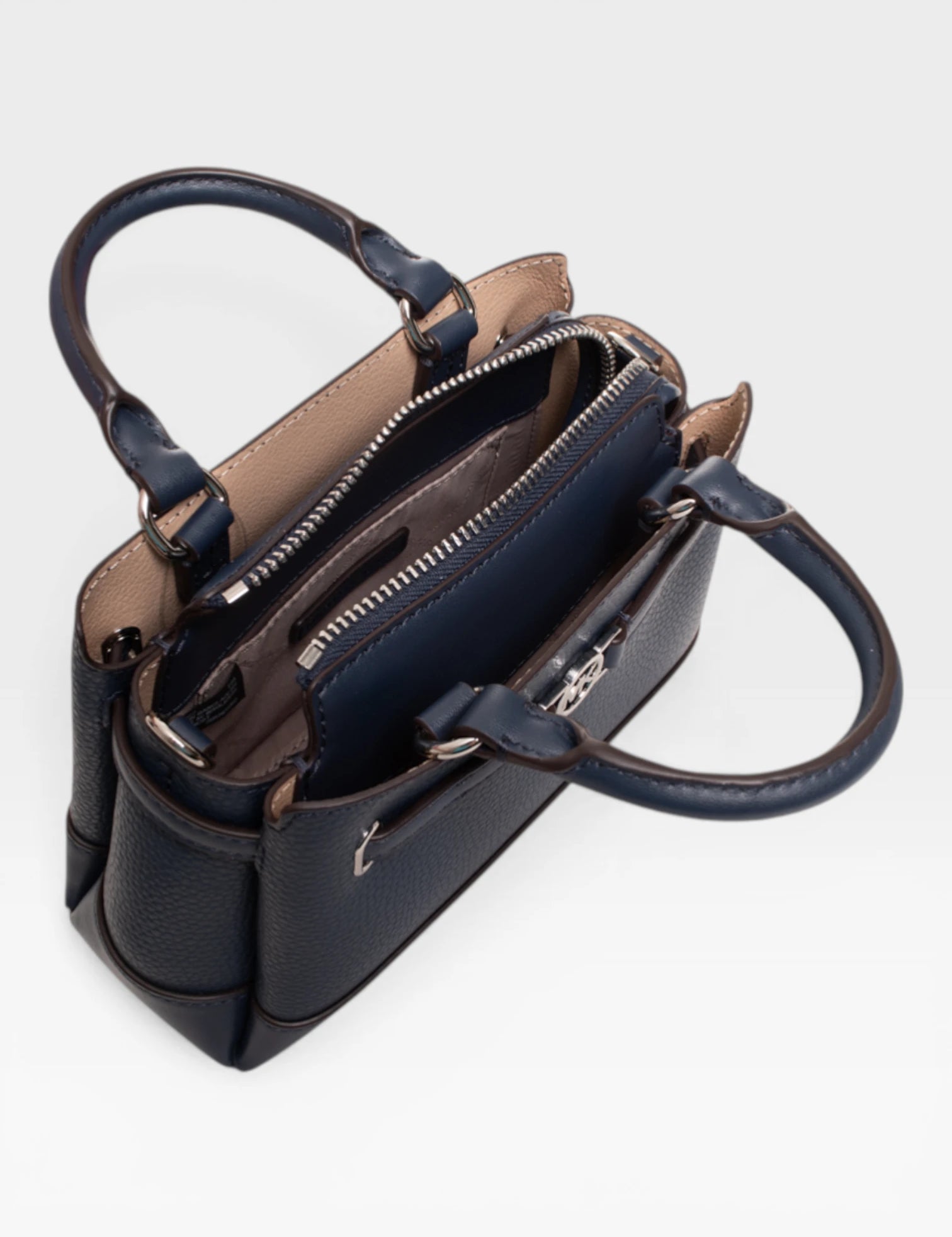 3-detail_2_892b5fbd-f5cb-4281-9c2d-e6f762aeed5a.webp