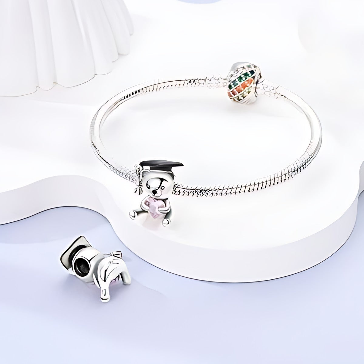 Ballagó maci charm – ezüstözött
