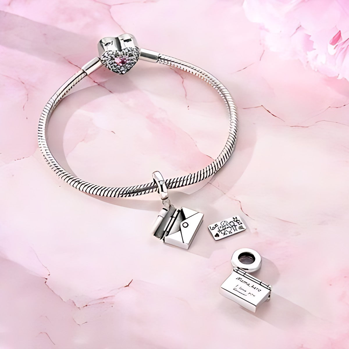 Levél anyának charm – ezüstözött