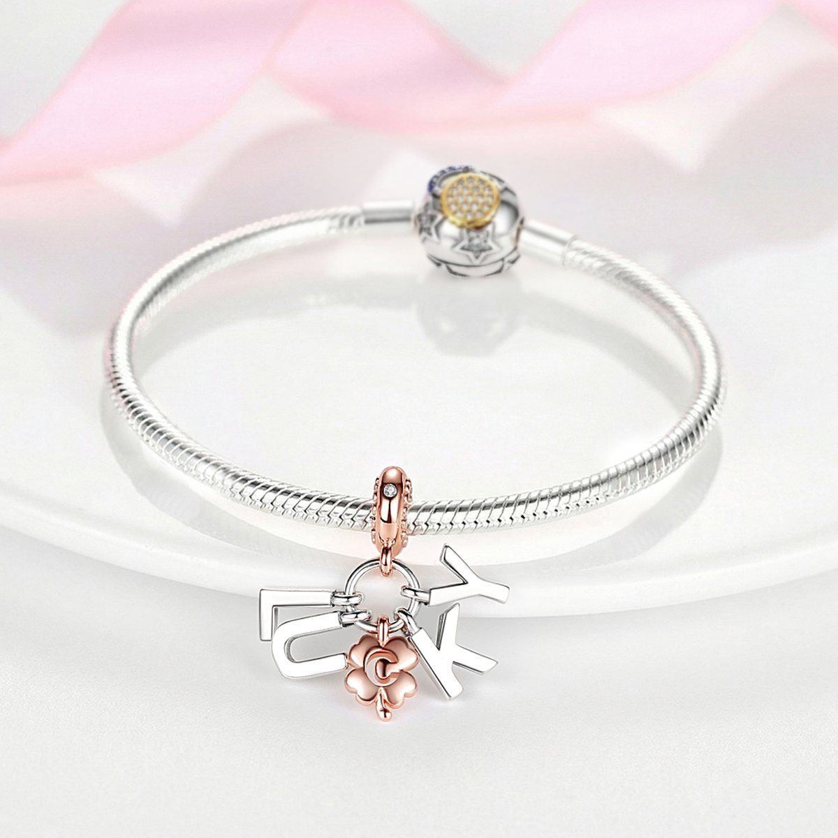 LUCKY betűs charm – ezüstözött