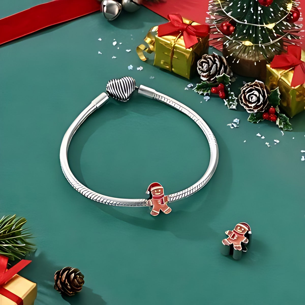 Mézeskalács emberke charm – ezüstözött