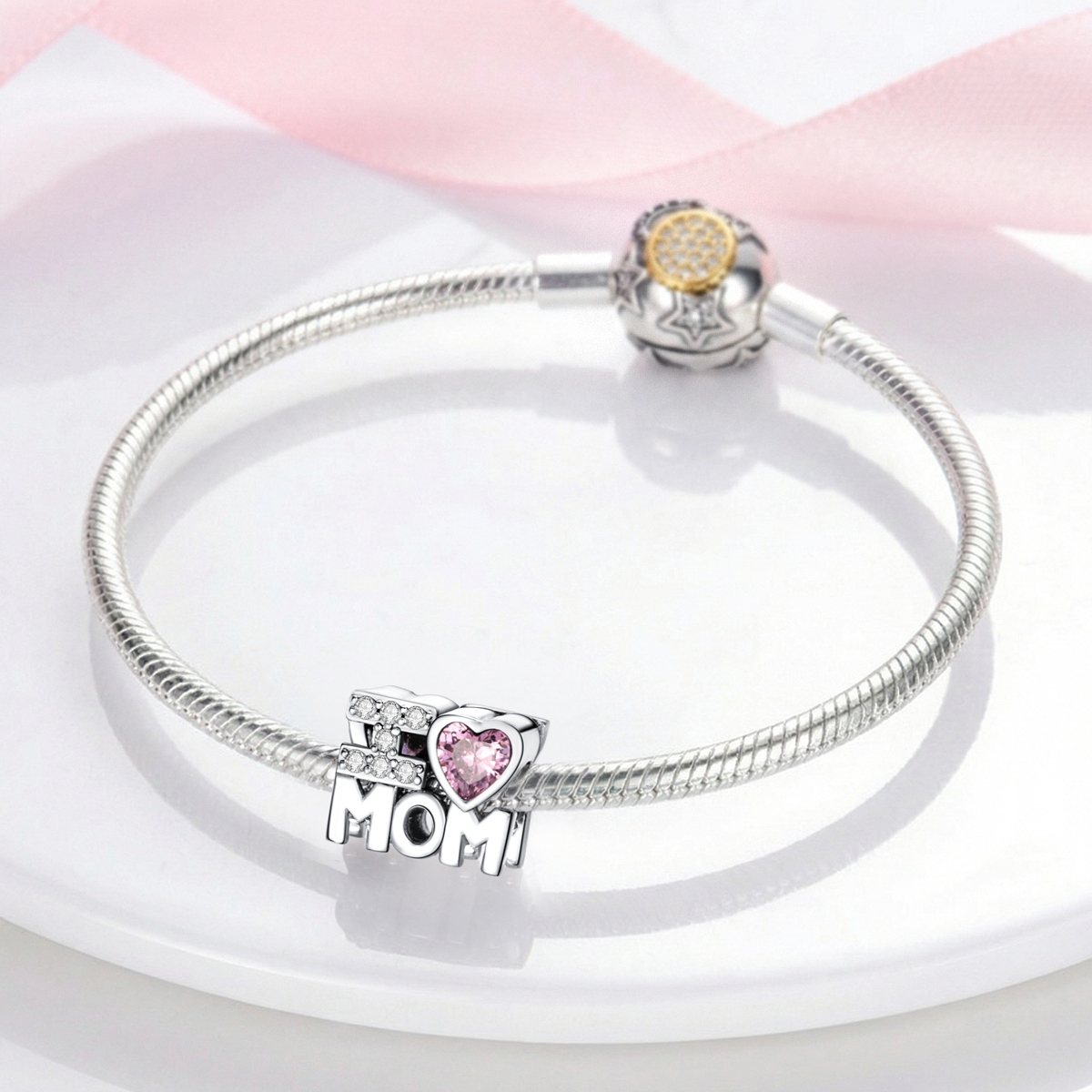 MOM rózsaszín szív charm – ezüstözött