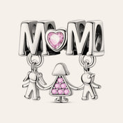 MOM kézen fogva család charm – ezüstözött