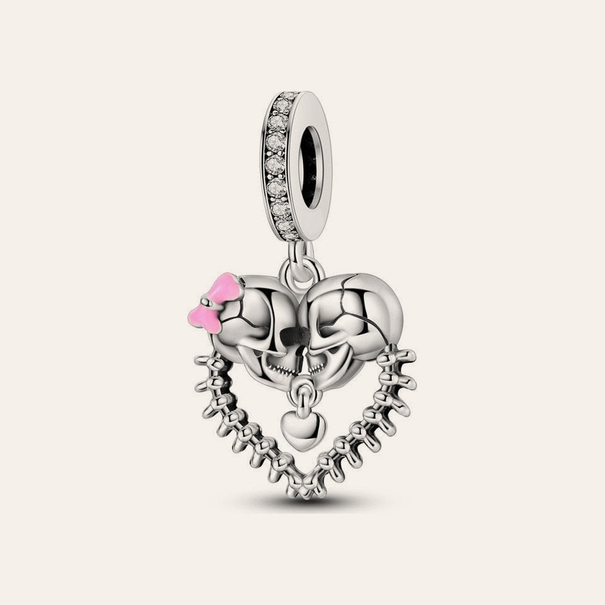 Szív alakú koponya charm – ezüstözött