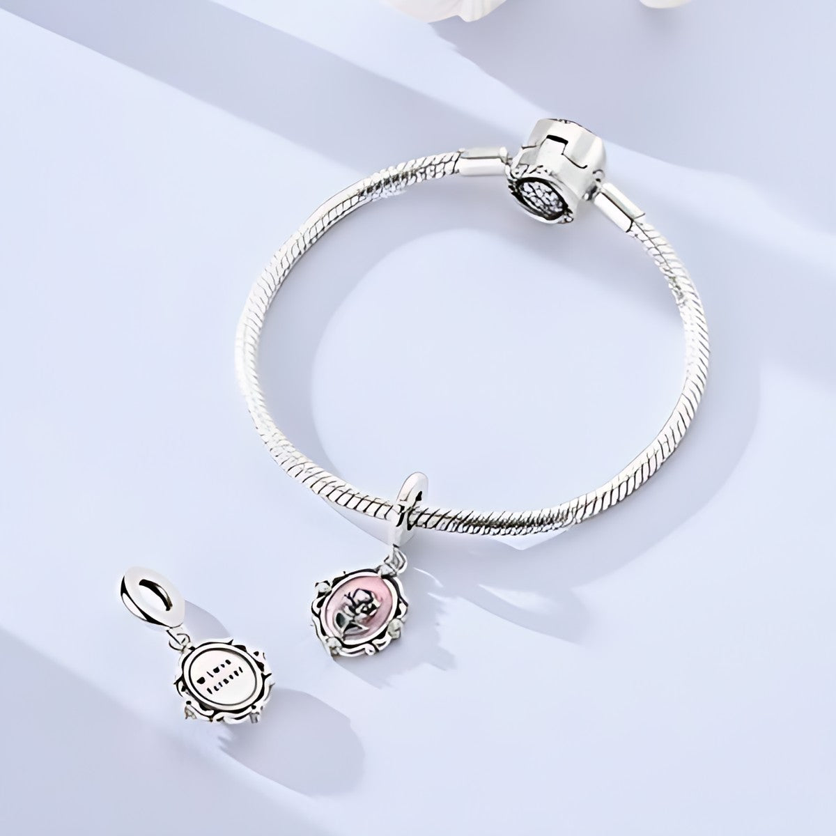 Örök rózsa charm – ezüstözött