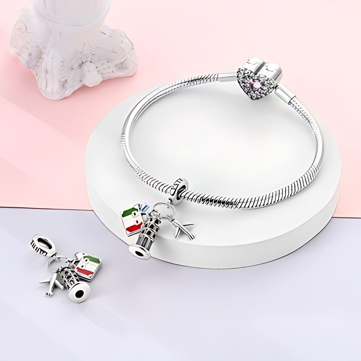 Pisai ferde torony charm – ezüstözött