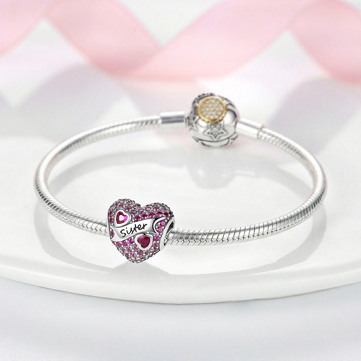 Sister rózsaszín pavé szív charm – ezüstözött