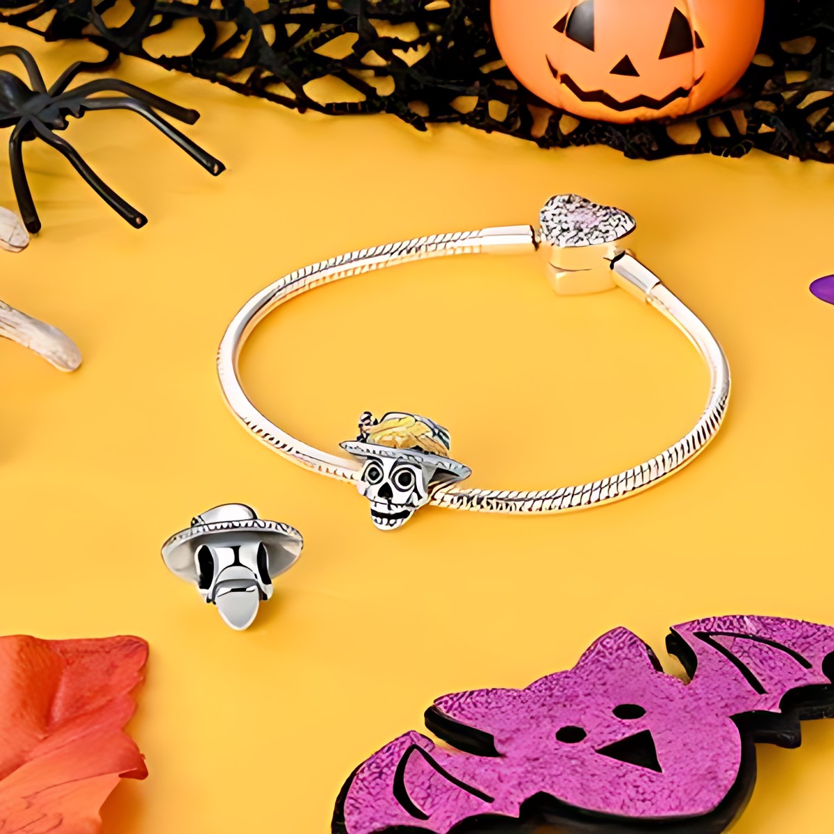 Sombreros koponya charm – ezüstözött