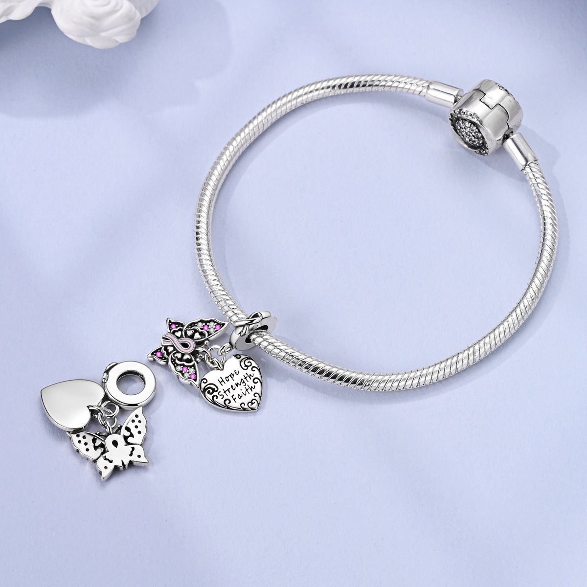 Strength & Faith pillangós szív charm – ezüstözött