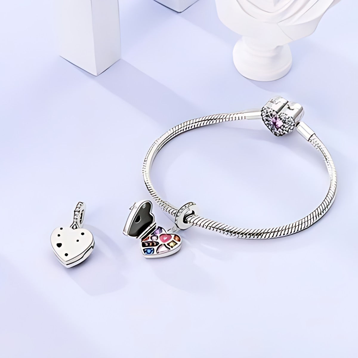 Szív alakú bonbonosdoboz charm – ezüstözött