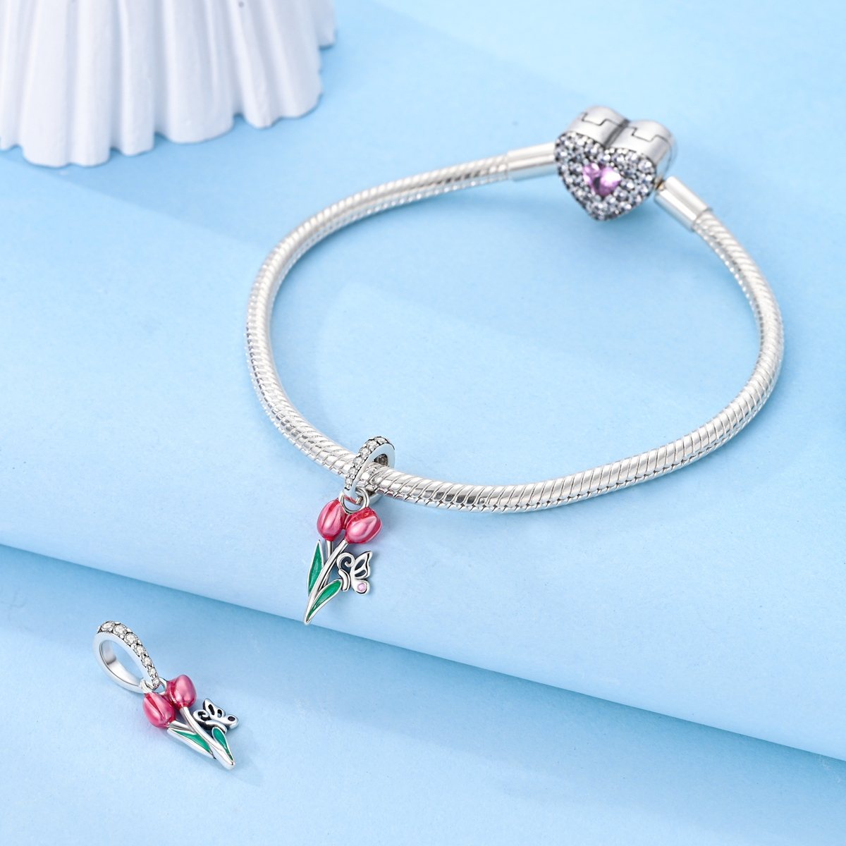 Tulipán és pillangó charm – ezüstözött